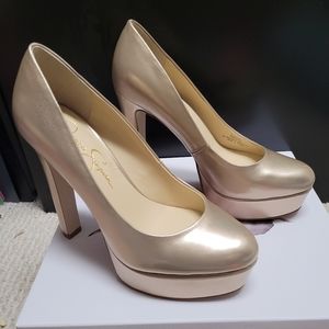 Jessica Simpson Beautiful NEW Gold Platform heels